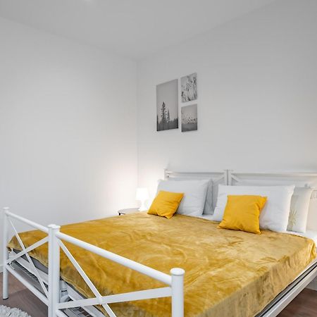 Cascina Conicchio - Metro Station - By Host4U Apartment Бреша Екстериор снимка