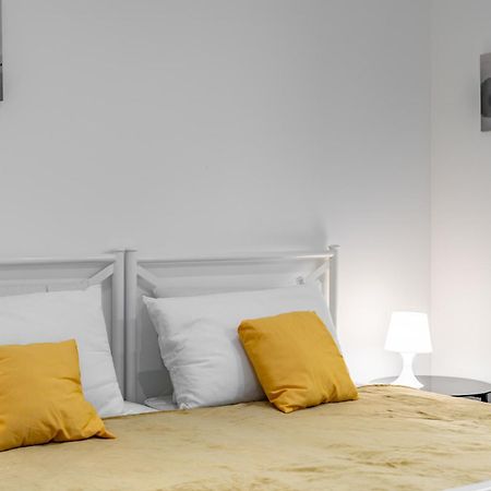 Cascina Conicchio - Metro Station - By Host4U Apartment Бреша Екстериор снимка