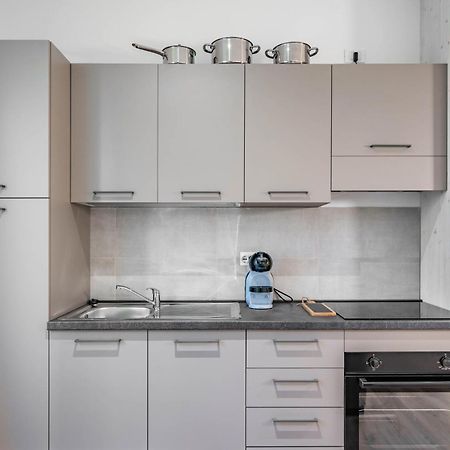 Cascina Conicchio - Metro Station - By Host4U Apartment Бреша Екстериор снимка