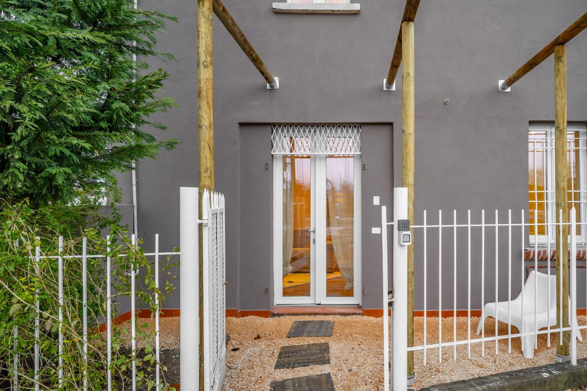 Cascina Conicchio - Metro Station - By Host4U Apartment Бреша Екстериор снимка
