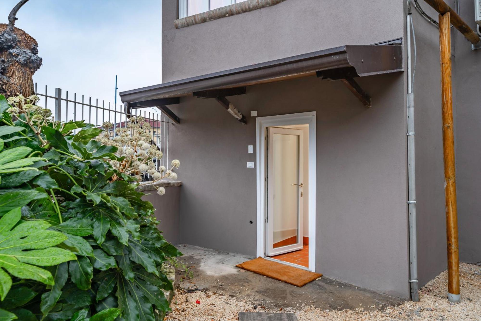 Cascina Conicchio - Metro Station - By Host4U Apartment Бреша Екстериор снимка
