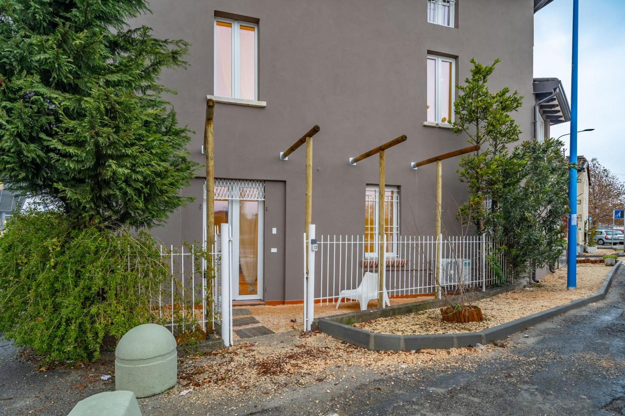 Cascina Conicchio - Metro Station - By Host4U Apartment Бреша Екстериор снимка