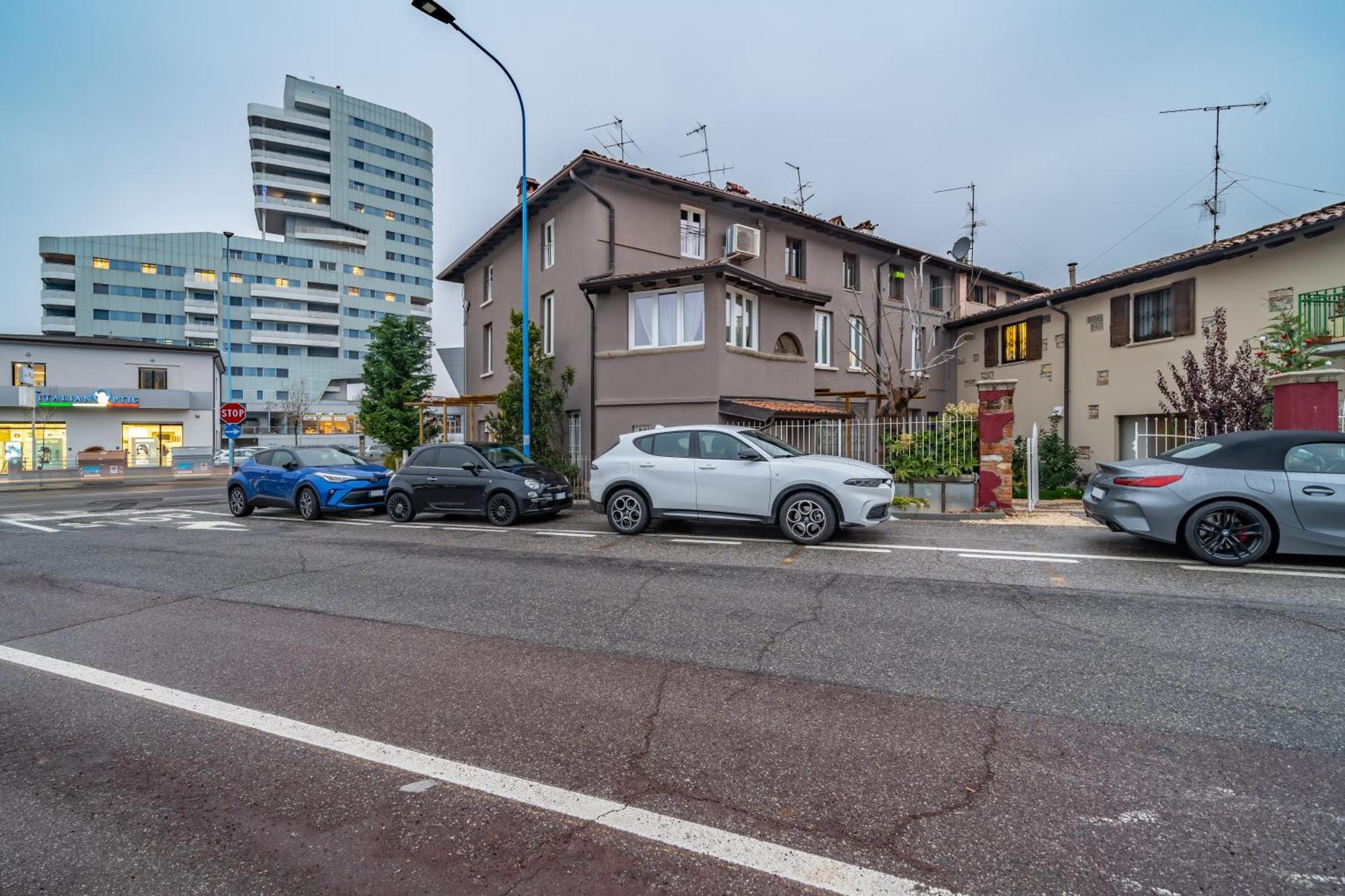 Cascina Conicchio - Metro Station - By Host4U Apartment Бреша Екстериор снимка