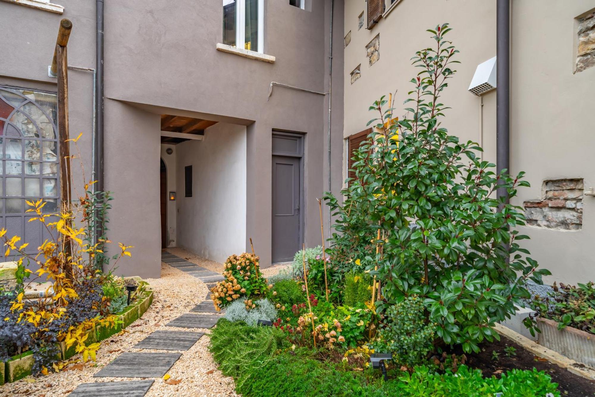 Cascina Conicchio - Metro Station - By Host4U Apartment Бреша Екстериор снимка
