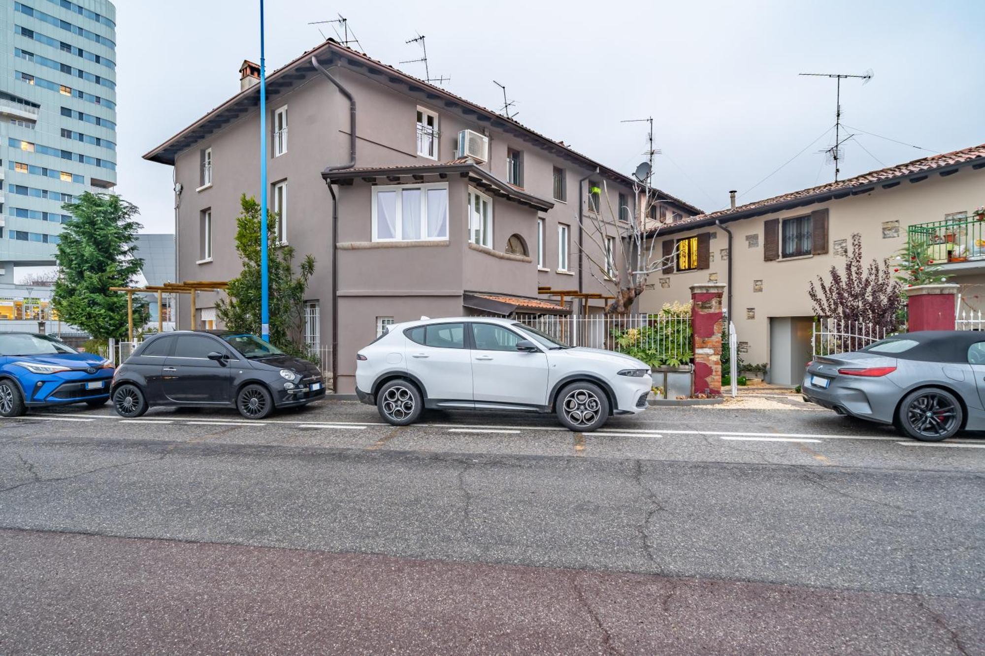 Cascina Conicchio - Metro Station - By Host4U Apartment Бреша Екстериор снимка
