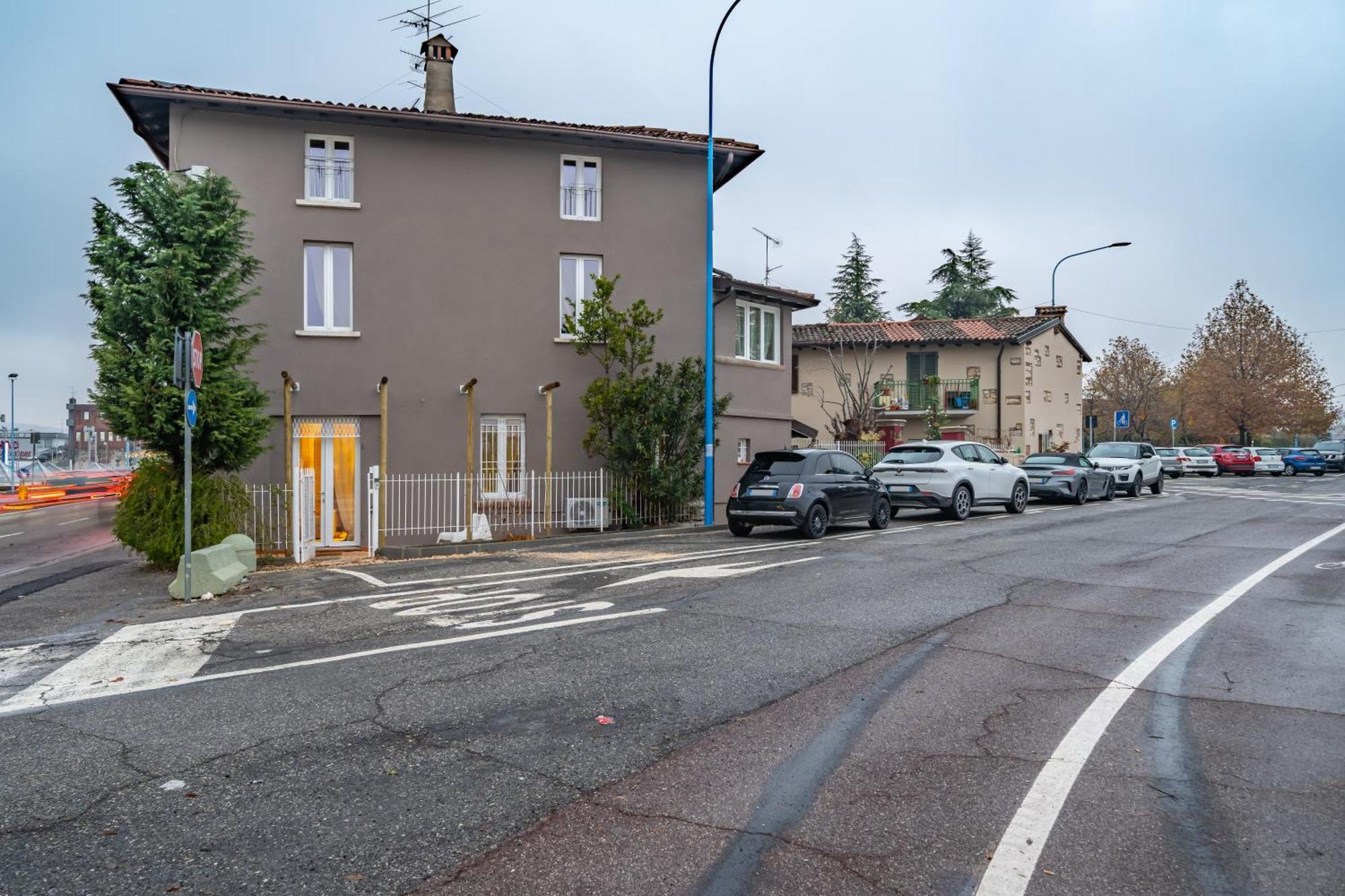 Cascina Conicchio - Metro Station - By Host4U Apartment Бреша Екстериор снимка