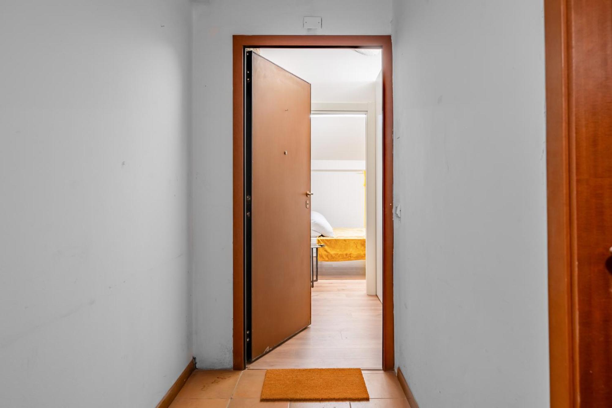 Cascina Conicchio - Metro Station - By Host4U Apartment Бреша Екстериор снимка